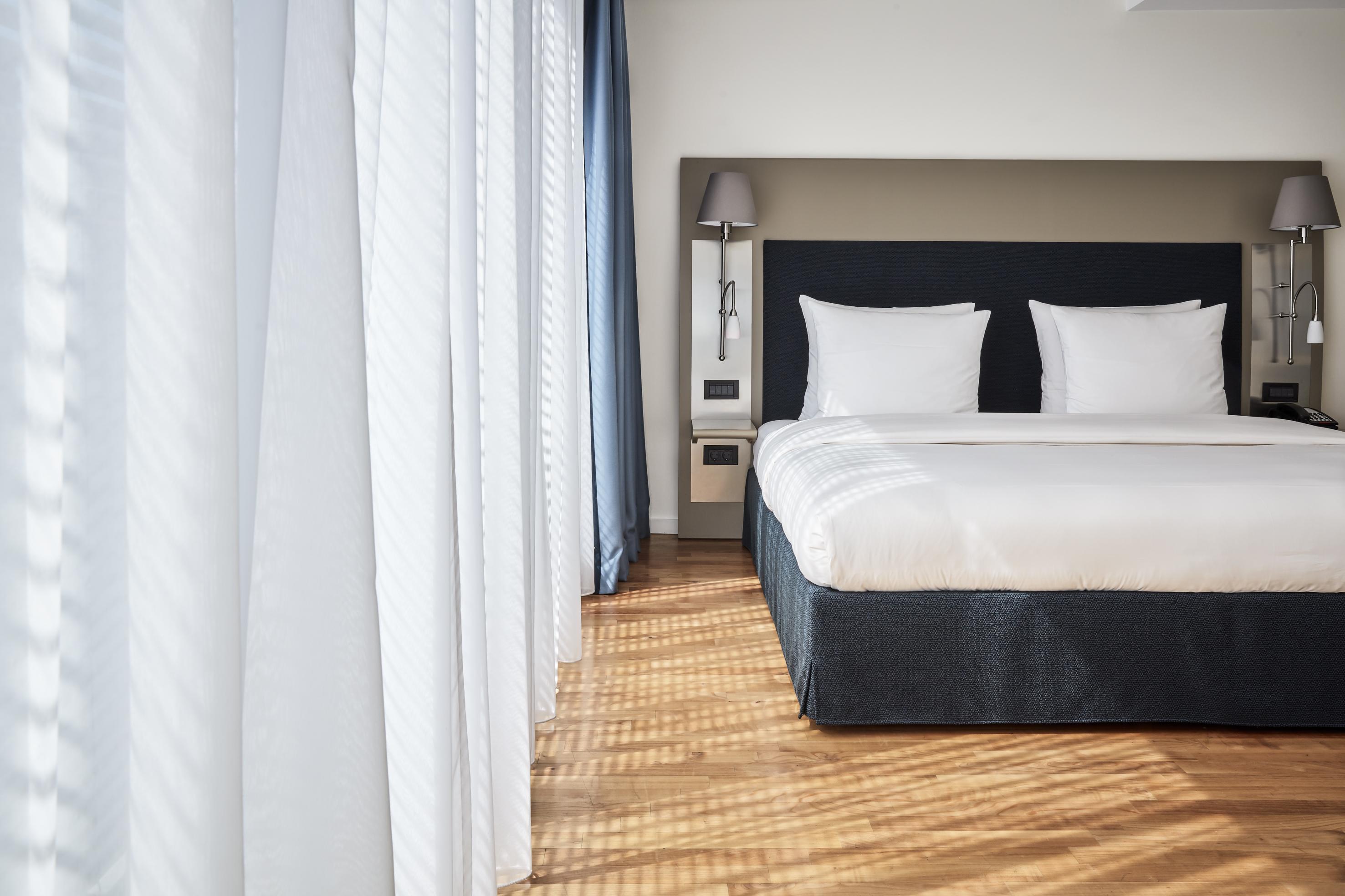 The Mandala Berlin, A Member Of Design Hotels ภายนอก รูปภาพ A bedroom at the hotel