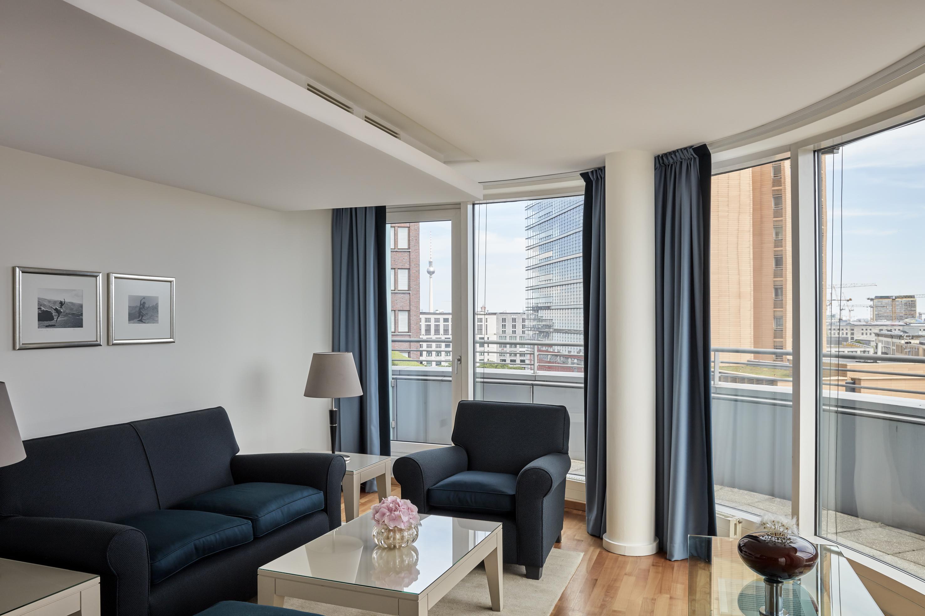 The Mandala Berlin, A Member Of Design Hotels ภายนอก รูปภาพ A living room at the Mandarin Oriental, Madrid