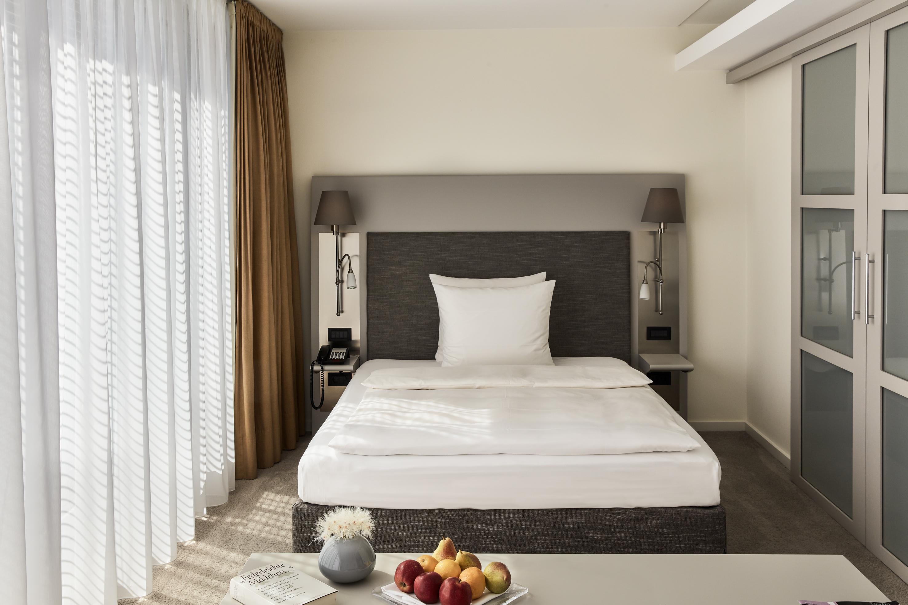 The Mandala Berlin, A Member Of Design Hotels ภายนอก รูปภาพ A bedroom at the hotel