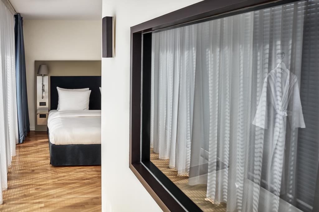 The Mandala Berlin, A Member Of Design Hotels ภายนอก รูปภาพ A room at the hotel