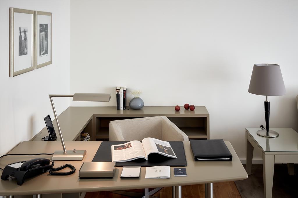 The Mandala Berlin, A Member Of Design Hotels ภายนอก รูปภาพ A home office