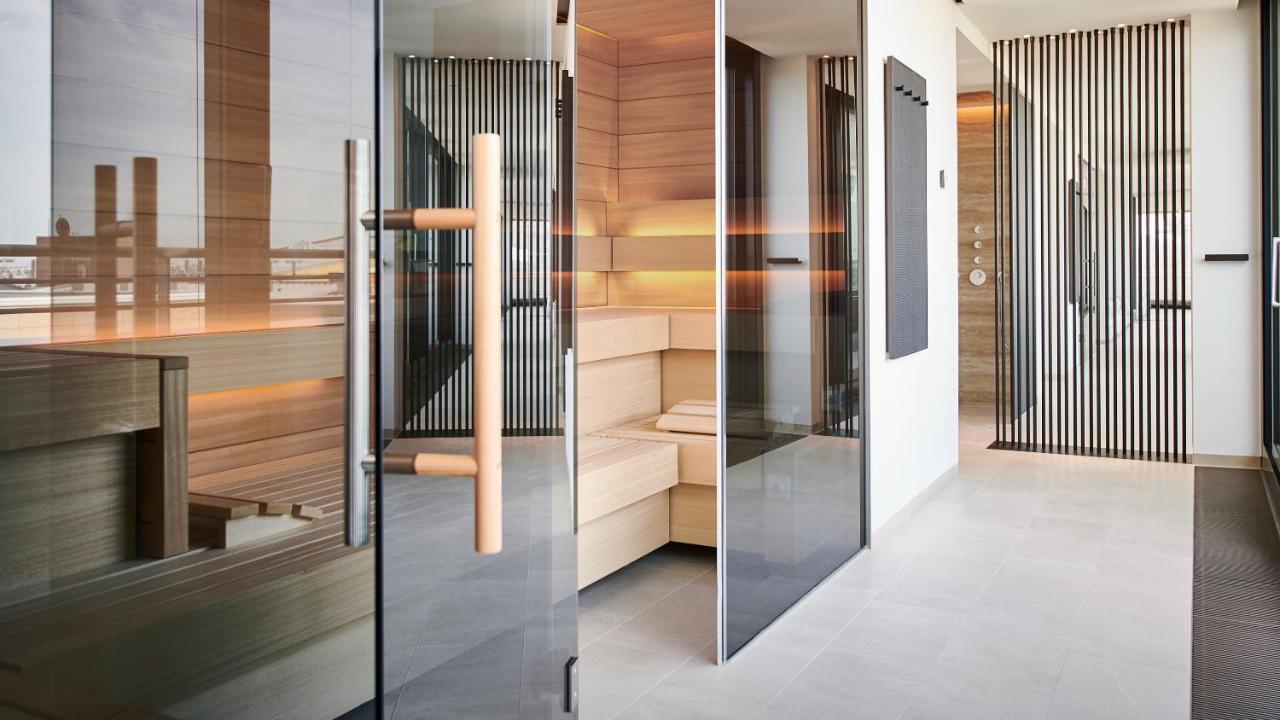 The Mandala Berlin, A Member Of Design Hotels ภายนอก รูปภาพ A glass door